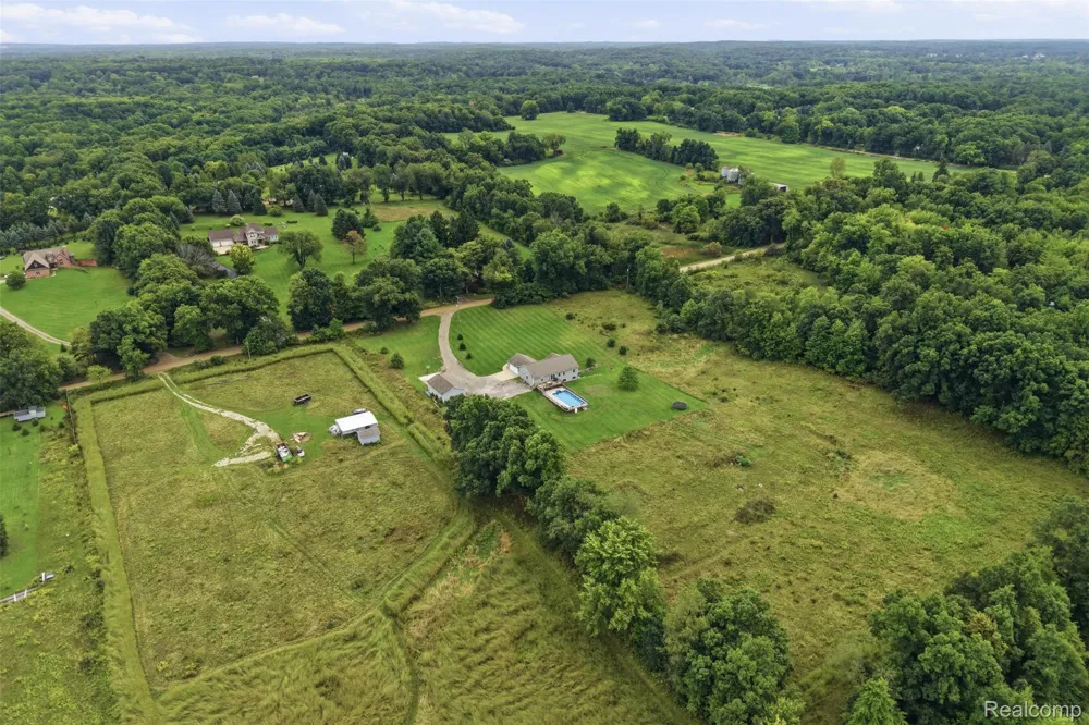 7433 Mabley Hill Road Tyrone Township, MI 48430