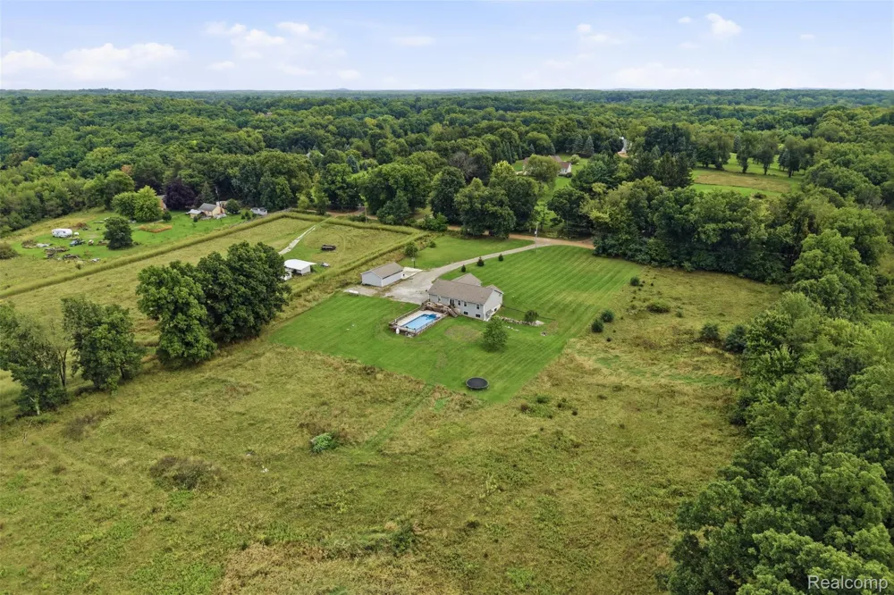 7433 Mabley Hill Road Tyrone Township, MI 48430