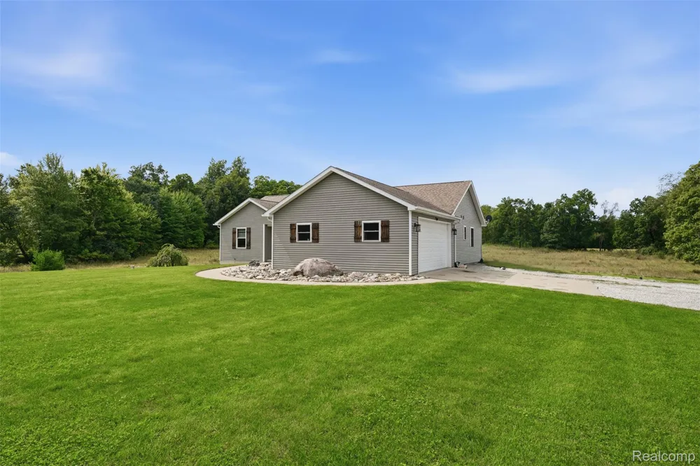 7433 Mabley Hill Road Tyrone Township, MI 48430