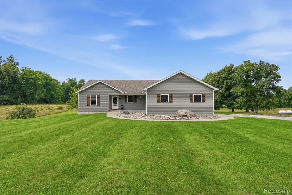 7433 Mabley Hill Road Tyrone Township, MI 48430