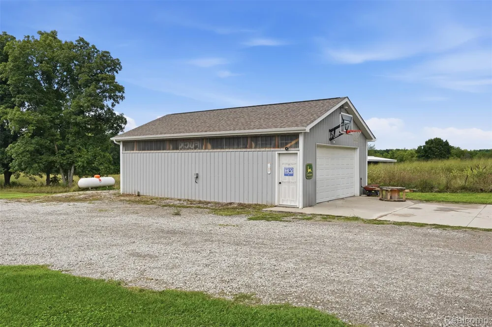 7433 Mabley Hill Road Tyrone Township, MI 48430