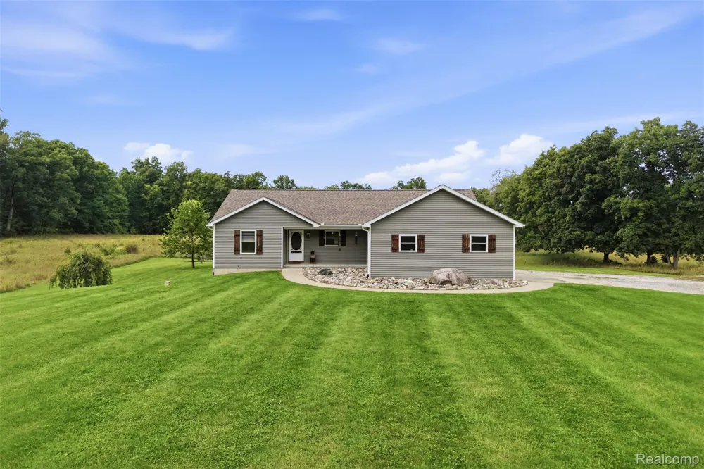 7433 Mabley Hill Road Tyrone Township, MI 48430