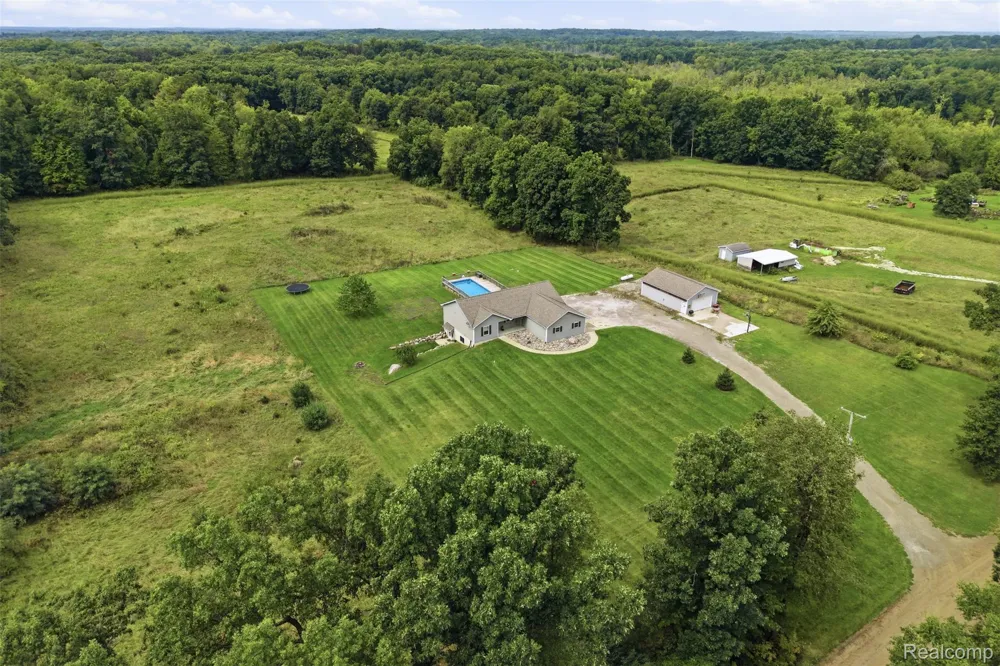7433 Mabley Hill Road Tyrone Township, MI 48430