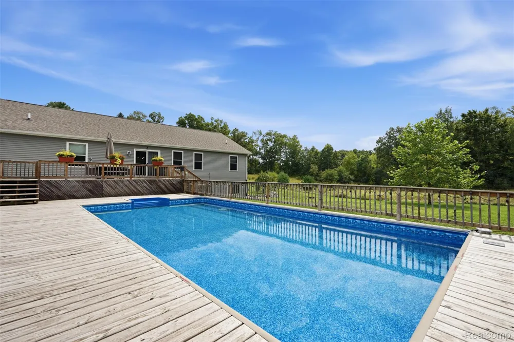 7433 Mabley Hill Road Tyrone Township, MI 48430