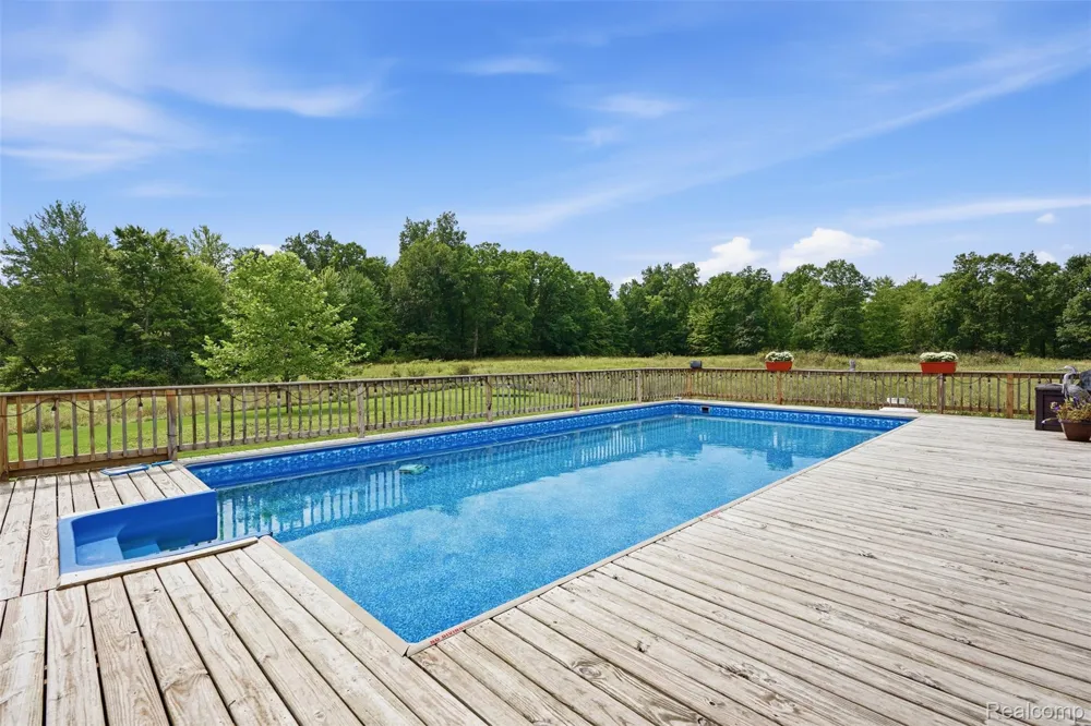 7433 Mabley Hill Road Tyrone Township, MI 48430
