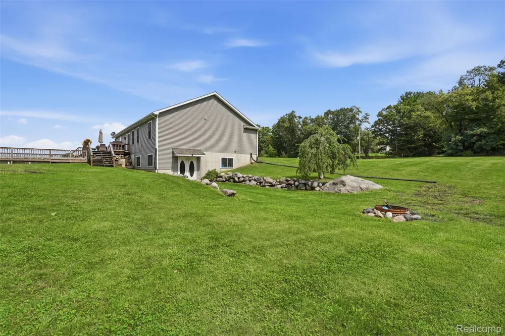 7433 Mabley Hill Road Tyrone Township, MI 48430