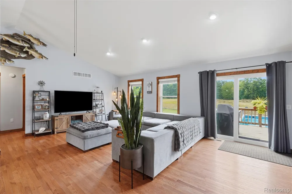 7433 Mabley Hill Road Tyrone Township, MI 48430