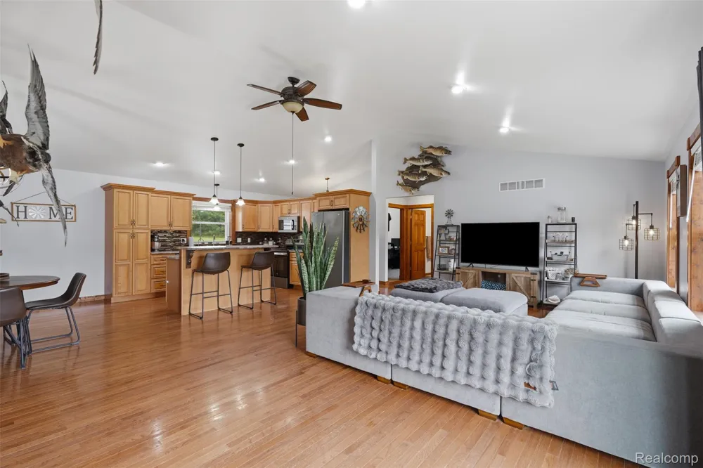 7433 Mabley Hill Road Tyrone Township, MI 48430