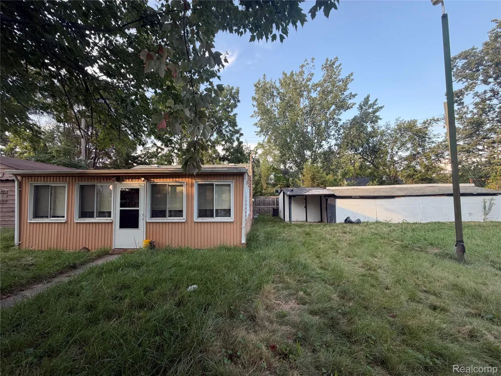 39 Cherrygrove Street Ecorse City, MI 48229