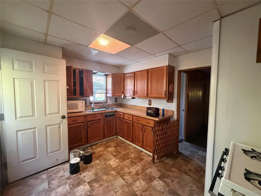 39 Cherrygrove Street Ecorse City, MI 48229