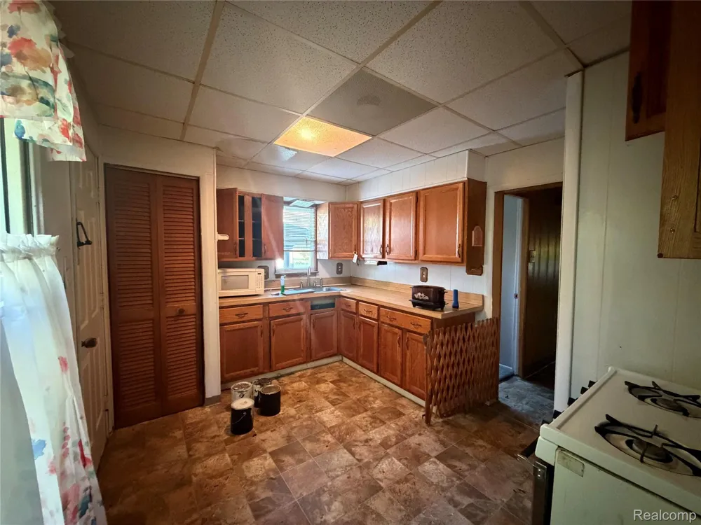 39 Cherrygrove Street Ecorse City, MI 48229