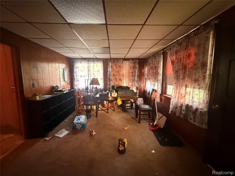 39 Cherrygrove Street Ecorse City, MI 48229