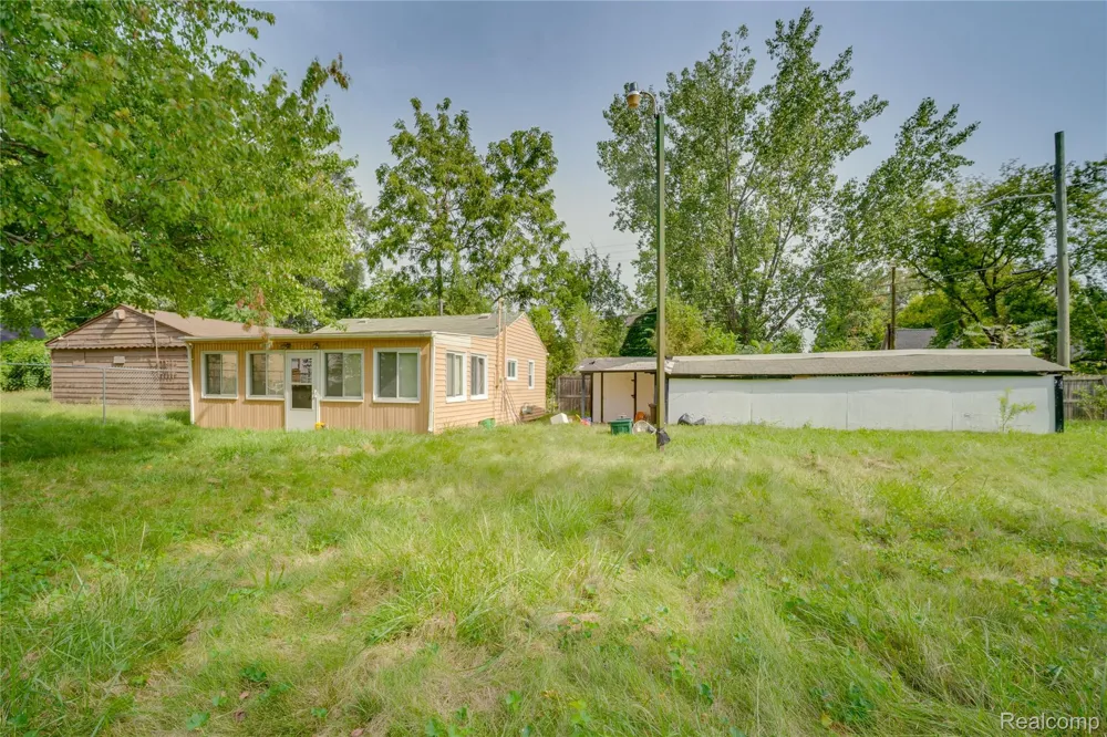 39 Cherrygrove Street Ecorse City, MI 48229