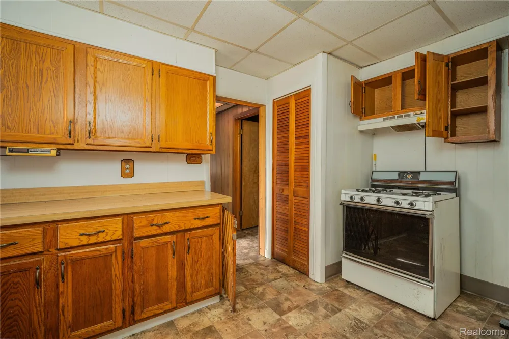 39 Cherrygrove Street Ecorse City, MI 48229