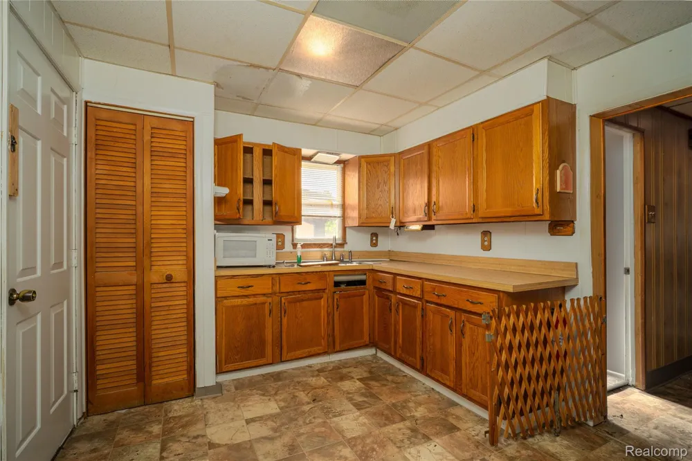 39 Cherrygrove Street Ecorse City, MI 48229