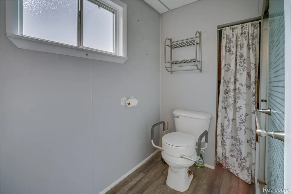 39 Cherrygrove Street Ecorse City, MI 48229
