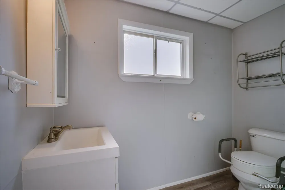 39 Cherrygrove Street Ecorse City, MI 48229