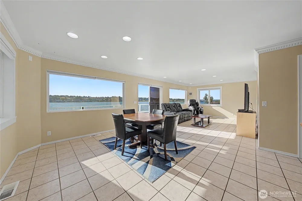 1317 W Lakeside Drive Moses Lake, WA 98837