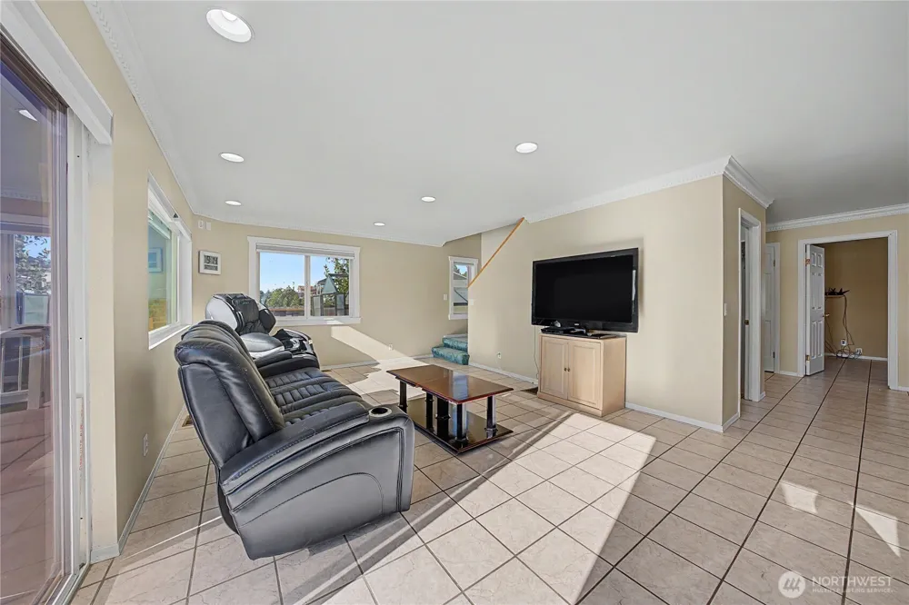 1317 W Lakeside Drive Moses Lake, WA 98837
