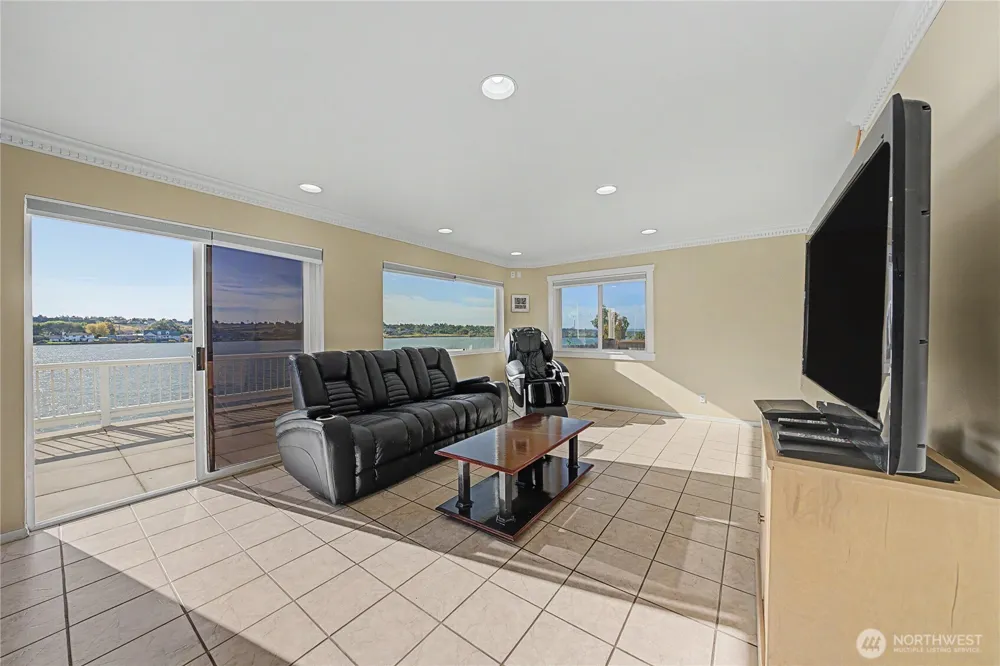 1317 W Lakeside Drive Moses Lake, WA 98837