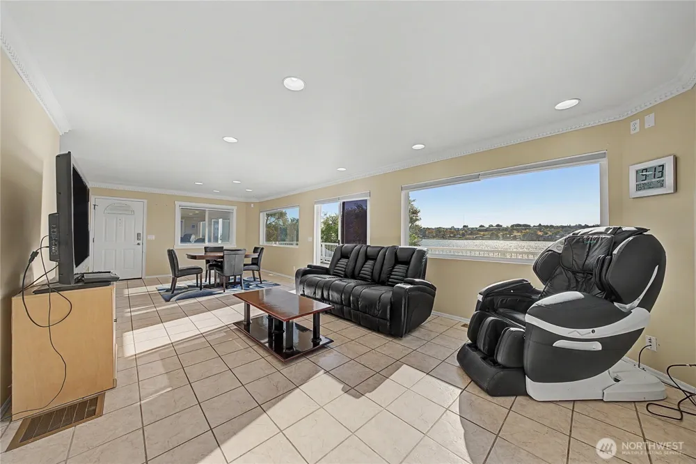 1317 W Lakeside Drive Moses Lake, WA 98837