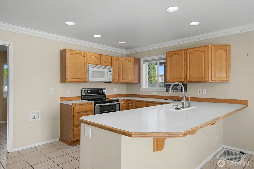 1317 W Lakeside Drive Moses Lake, WA 98837