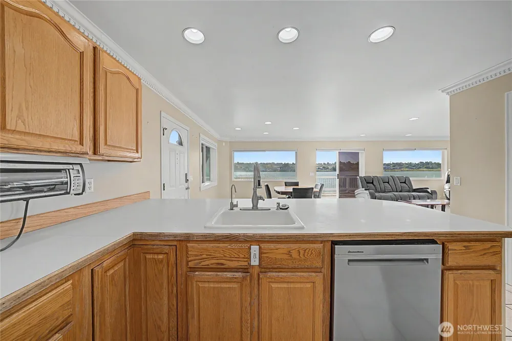 1317 W Lakeside Drive Moses Lake, WA 98837