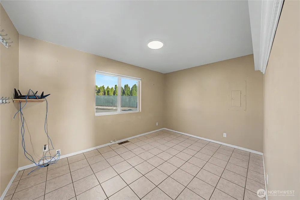 1317 W Lakeside Drive Moses Lake, WA 98837