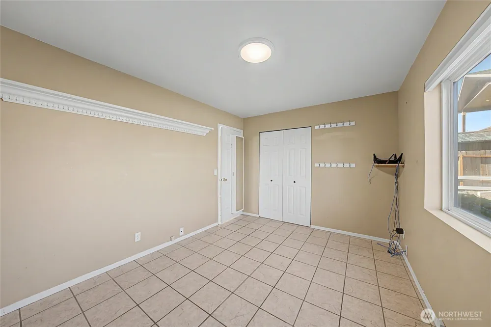 1317 W Lakeside Drive Moses Lake, WA 98837