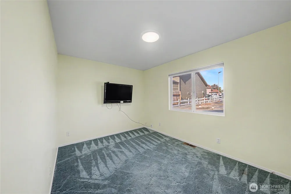 1317 W Lakeside Drive Moses Lake, WA 98837