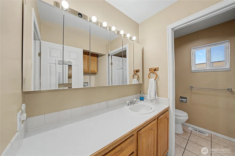 1317 W Lakeside Drive Moses Lake, WA 98837