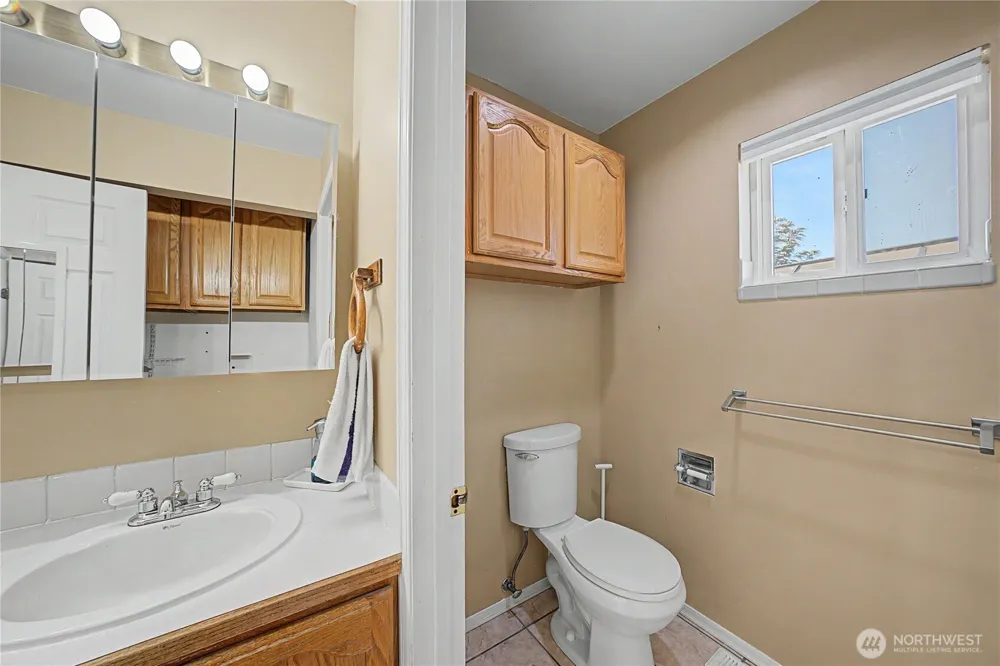 1317 W Lakeside Drive Moses Lake, WA 98837