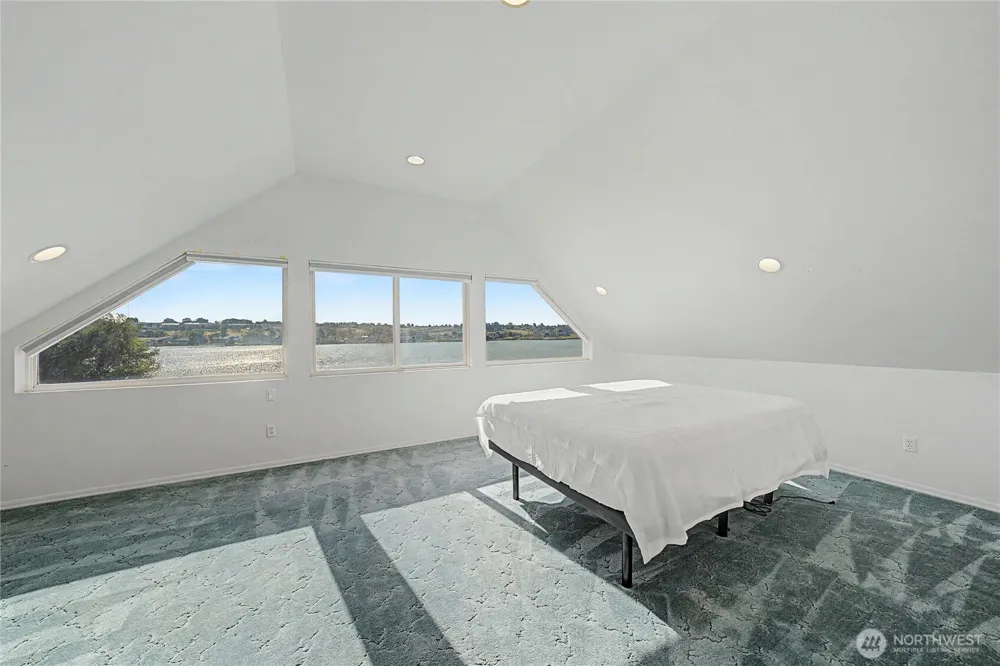1317 W Lakeside Drive Moses Lake, WA 98837