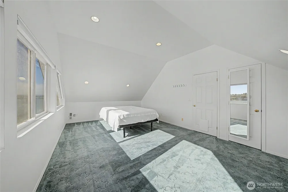 1317 W Lakeside Drive Moses Lake, WA 98837