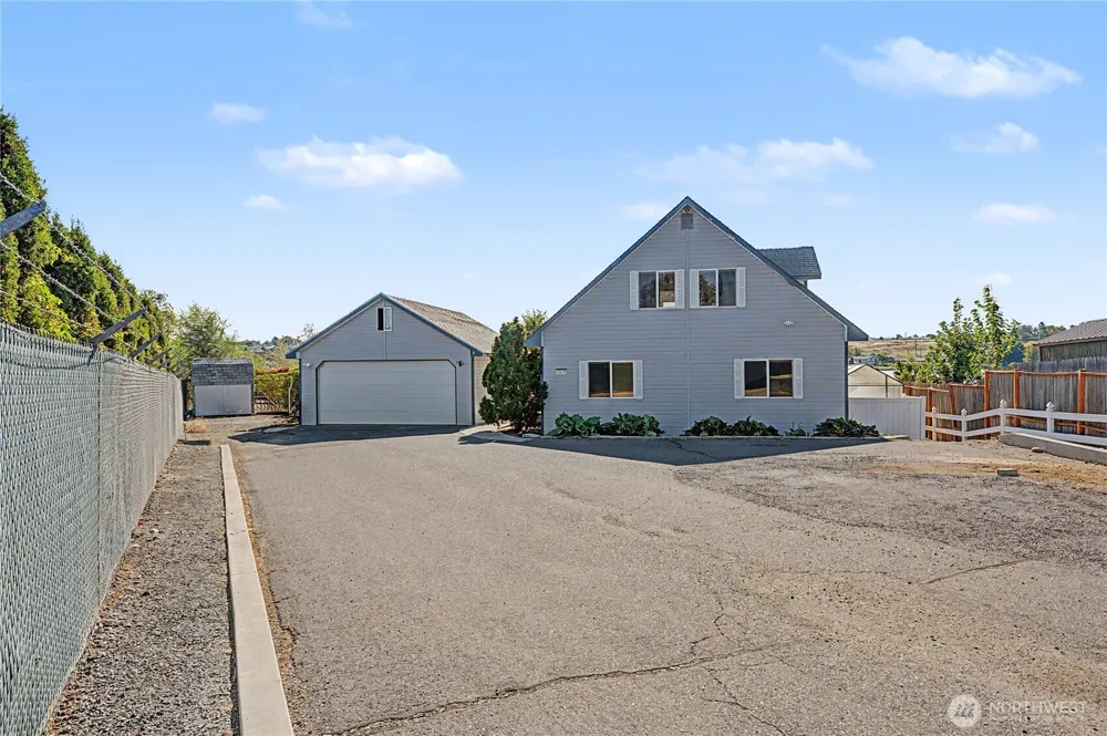 1317 W Lakeside Drive Moses Lake, WA 98837