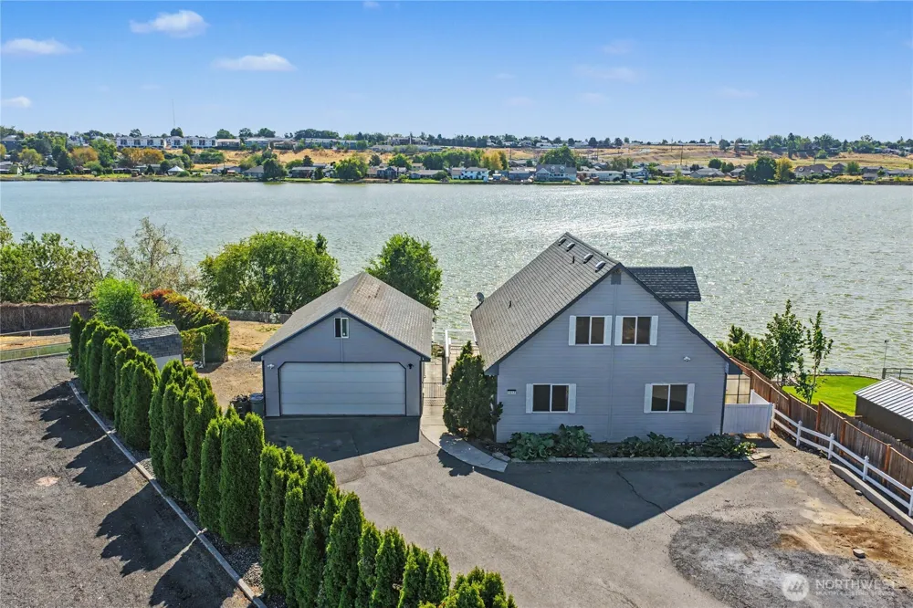 1317 W Lakeside Drive Moses Lake, WA 98837