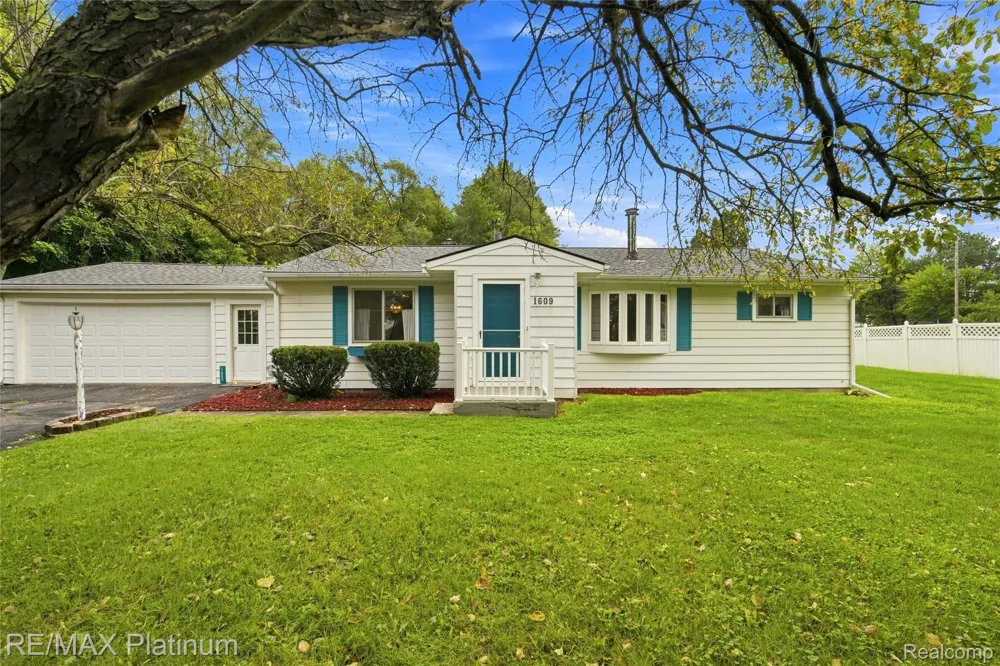 1609 W Dewey Road Owosso Charter Township, MI 48867