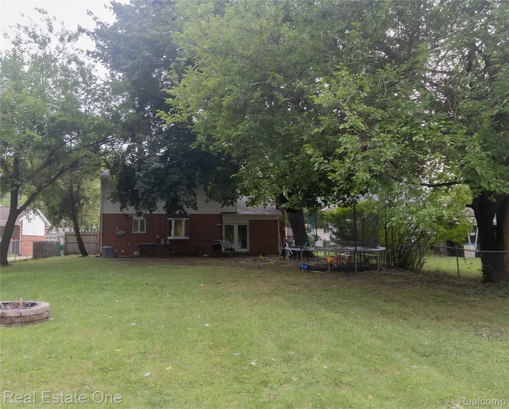 1867 Wilshire Street Westland City, MI 48186