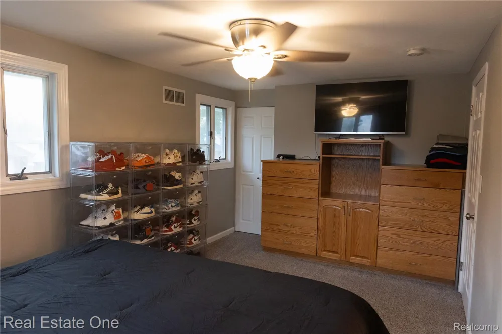 1867 Wilshire Street Westland City, MI 48186