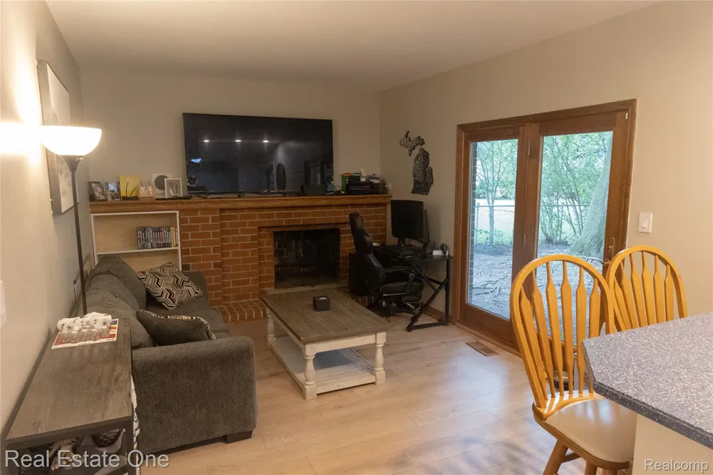 1867 Wilshire Street Westland City, MI 48186