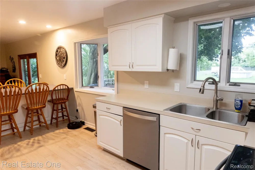 1867 Wilshire Street Westland City, MI 48186