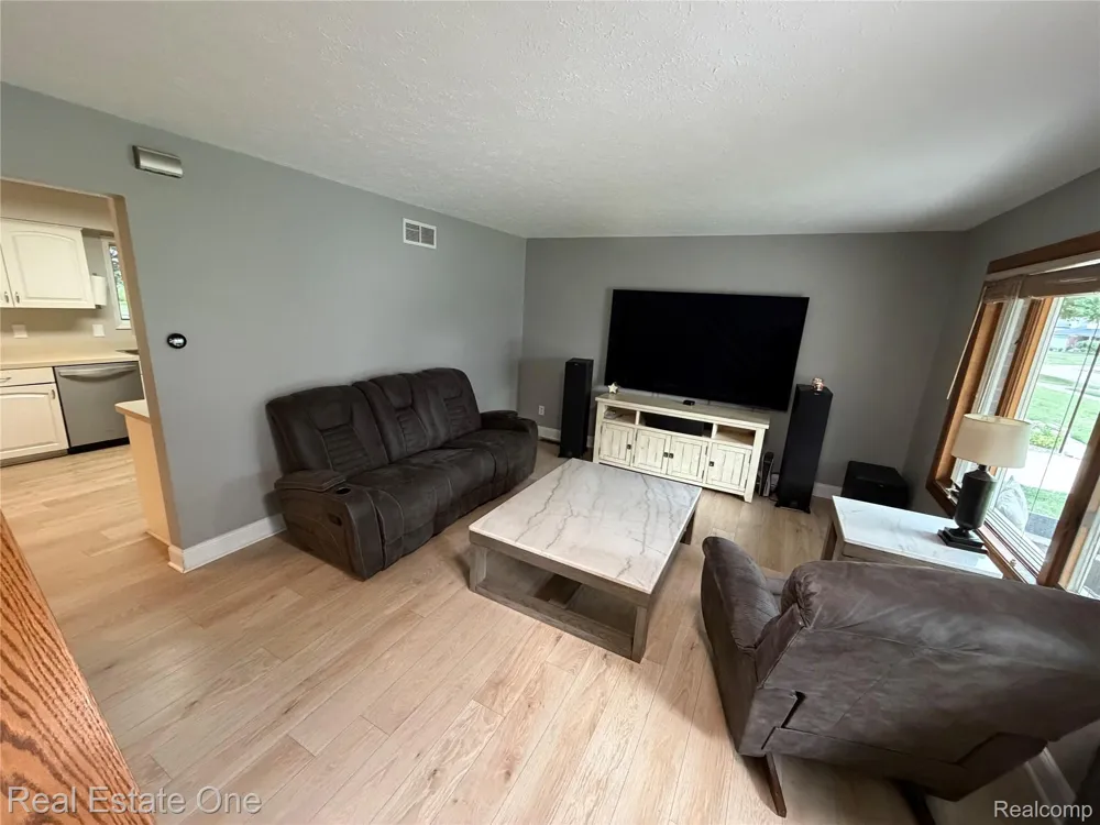 1867 Wilshire Street Westland City, MI 48186
