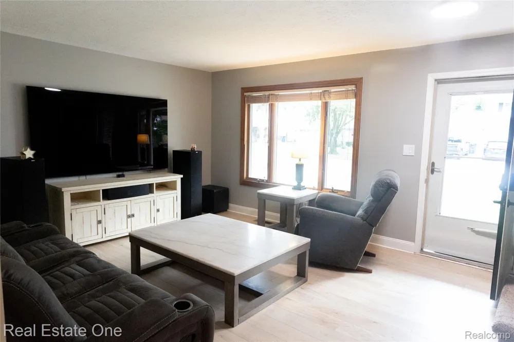 1867 Wilshire Street Westland City, MI 48186