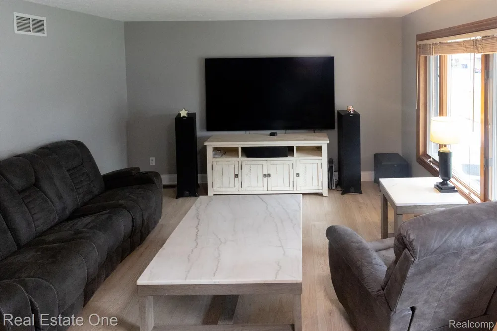 1867 Wilshire Street Westland City, MI 48186