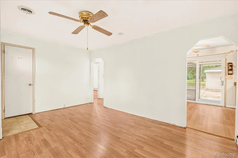 815 Hix Road Westland City, MI 48185