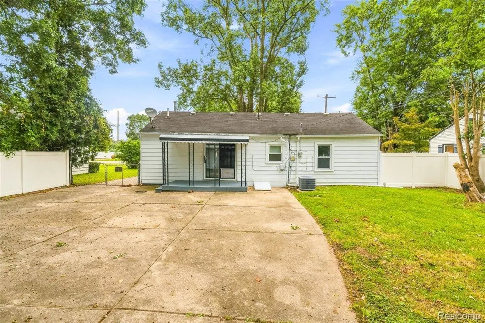 815 Hix Road Westland City, MI 48185