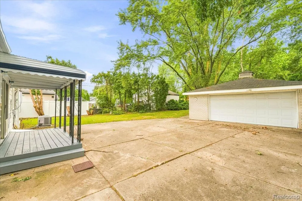 815 Hix Road Westland City, MI 48185