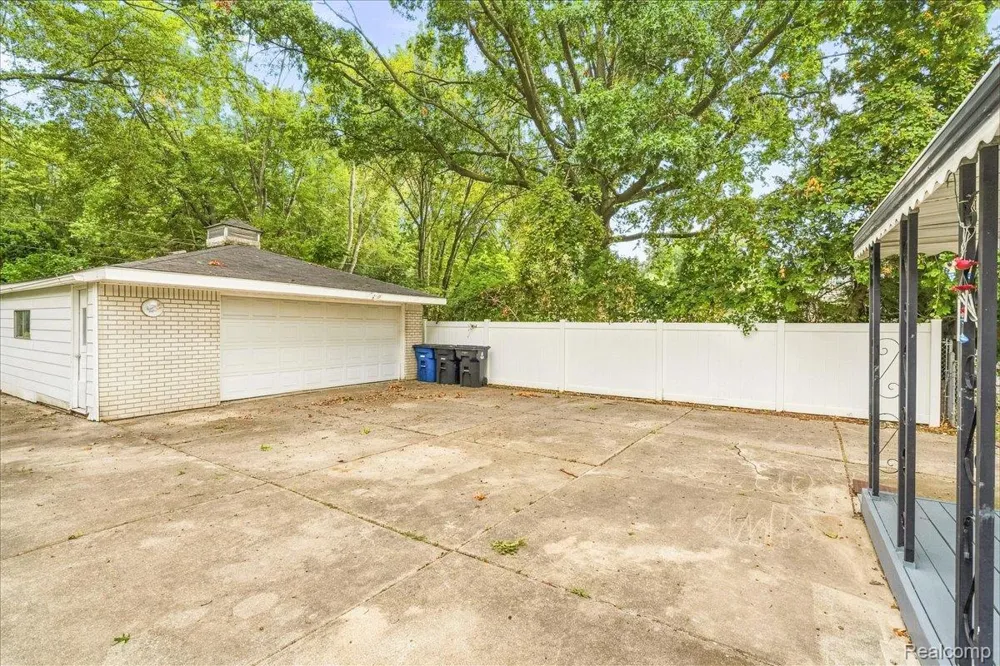 815 Hix Road Westland City, MI 48185
