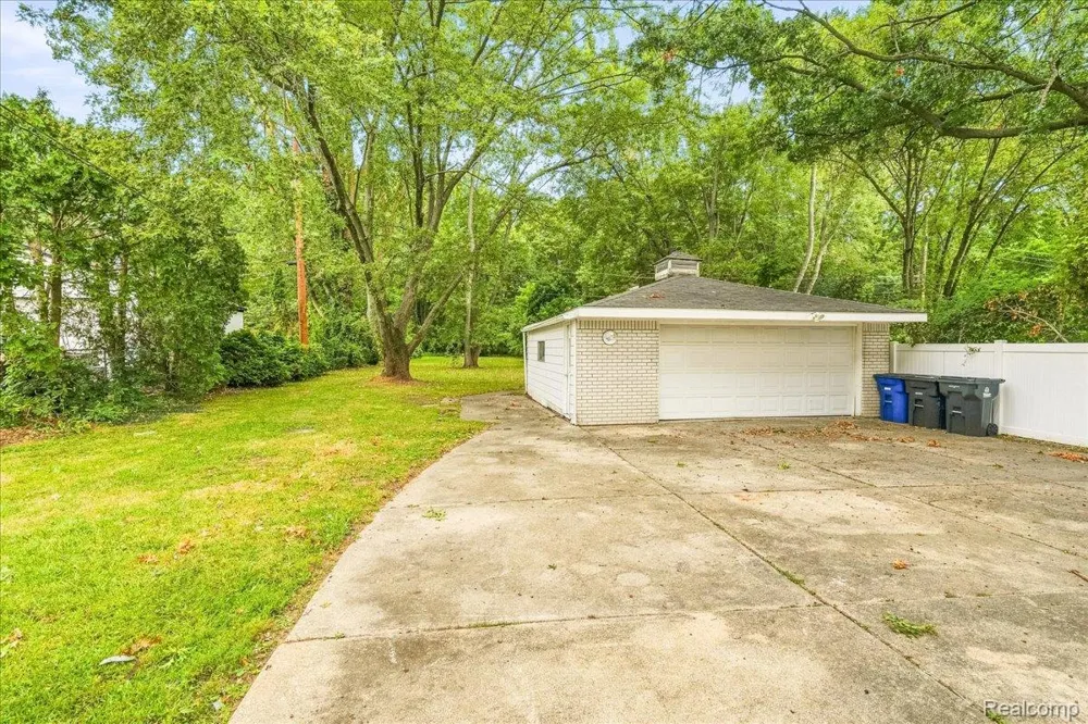 815 Hix Road Westland City, MI 48185