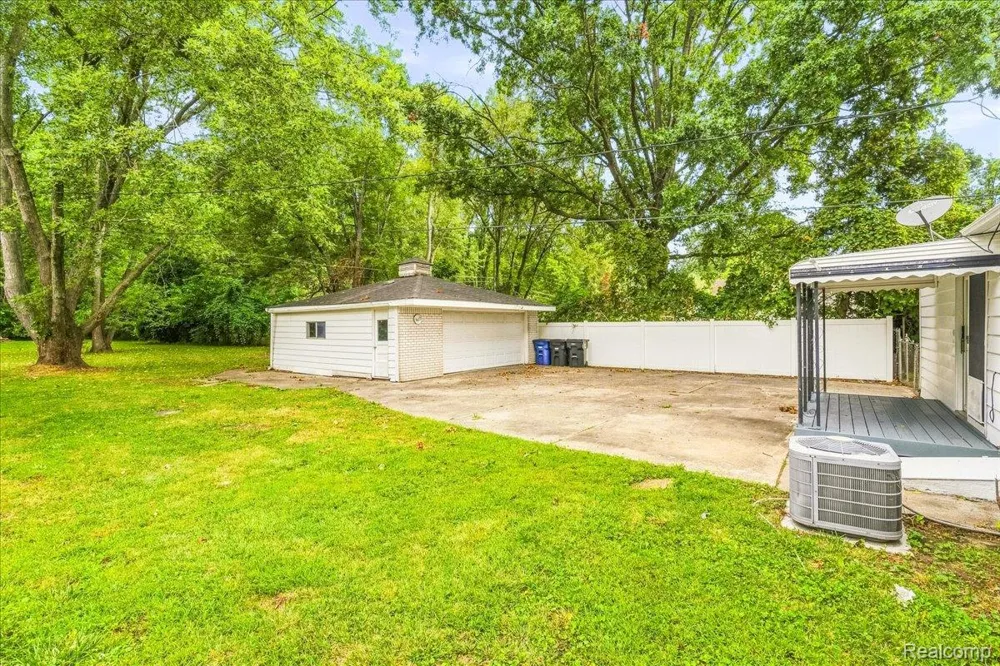 815 Hix Road Westland City, MI 48185